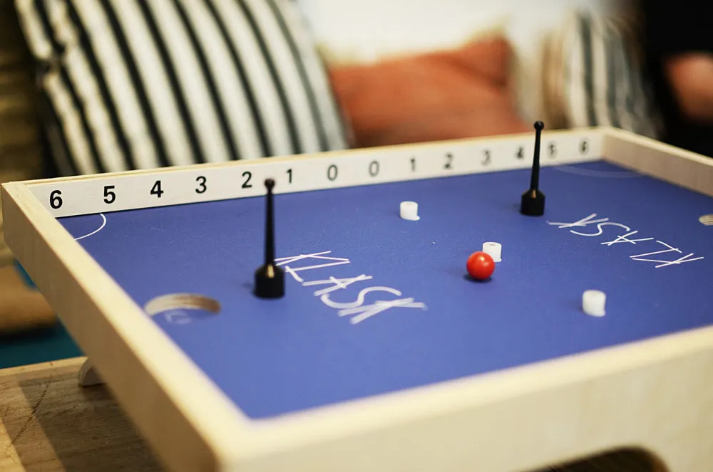 Klask - An Epic Magnetic Battle! Game